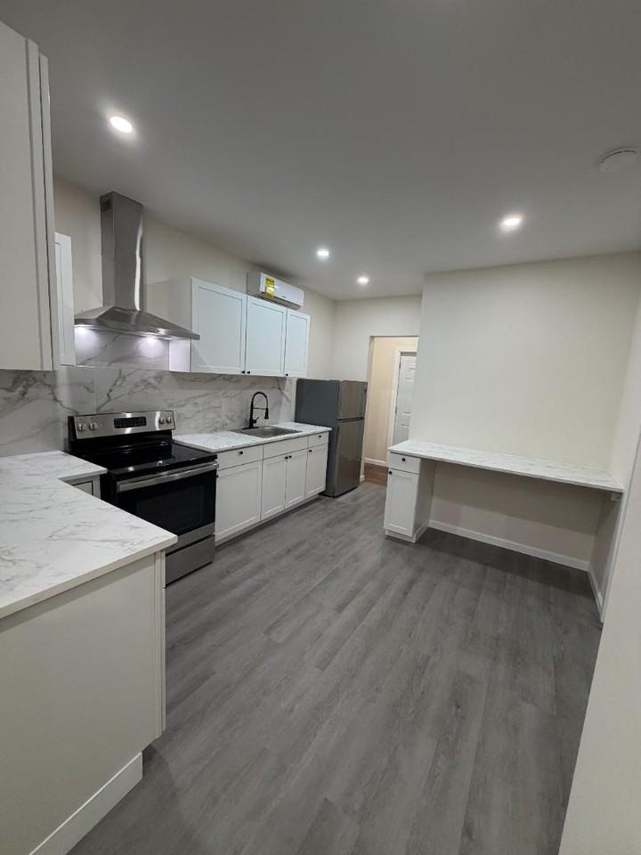 636 Beach 22nd St - Photo 5 of 27