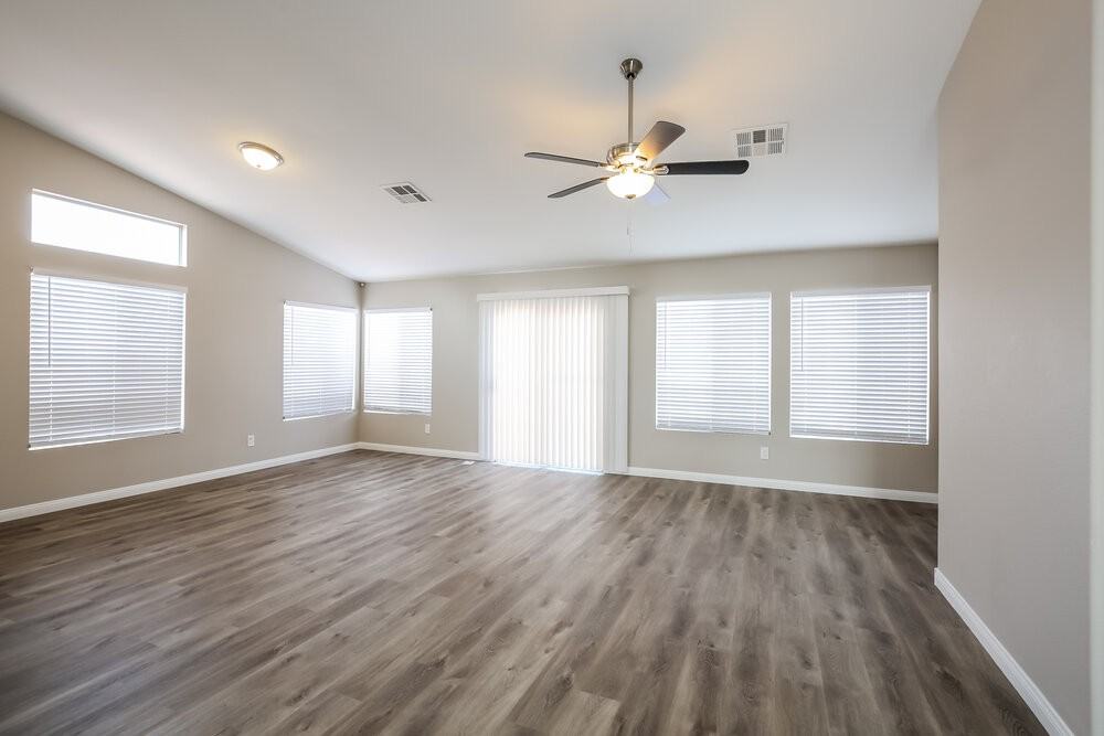 1604 Watercreek Dr - Photo 3 of 16