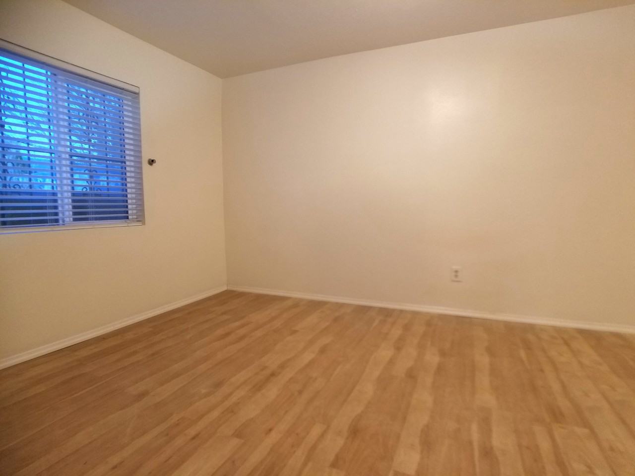 1908 1/2 Lead Ave Se #NA - Photo 3 of 9