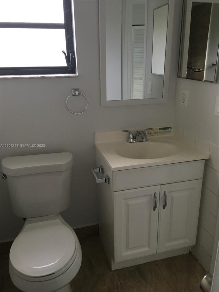5221 Southwest 139th Avenue Road - Photo 3 of 23