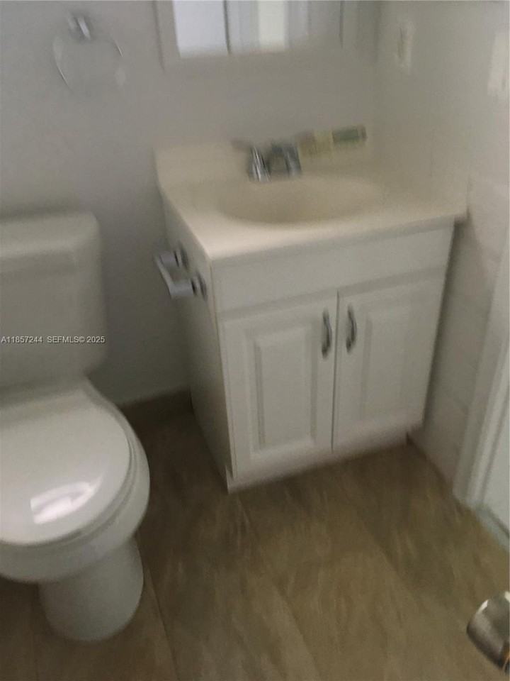 5221 Southwest 139th Avenue Road - Photo 2 of 23