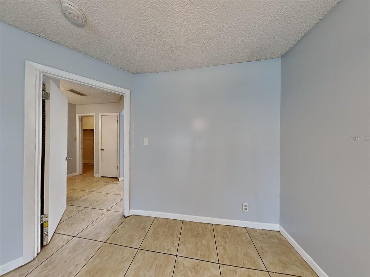 2546 Lemon Tree Ln #4 - Photo 4 of 19