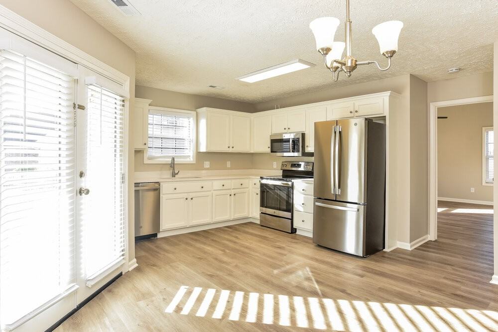 3415 Westbrook Dr - Photo 6 of 16