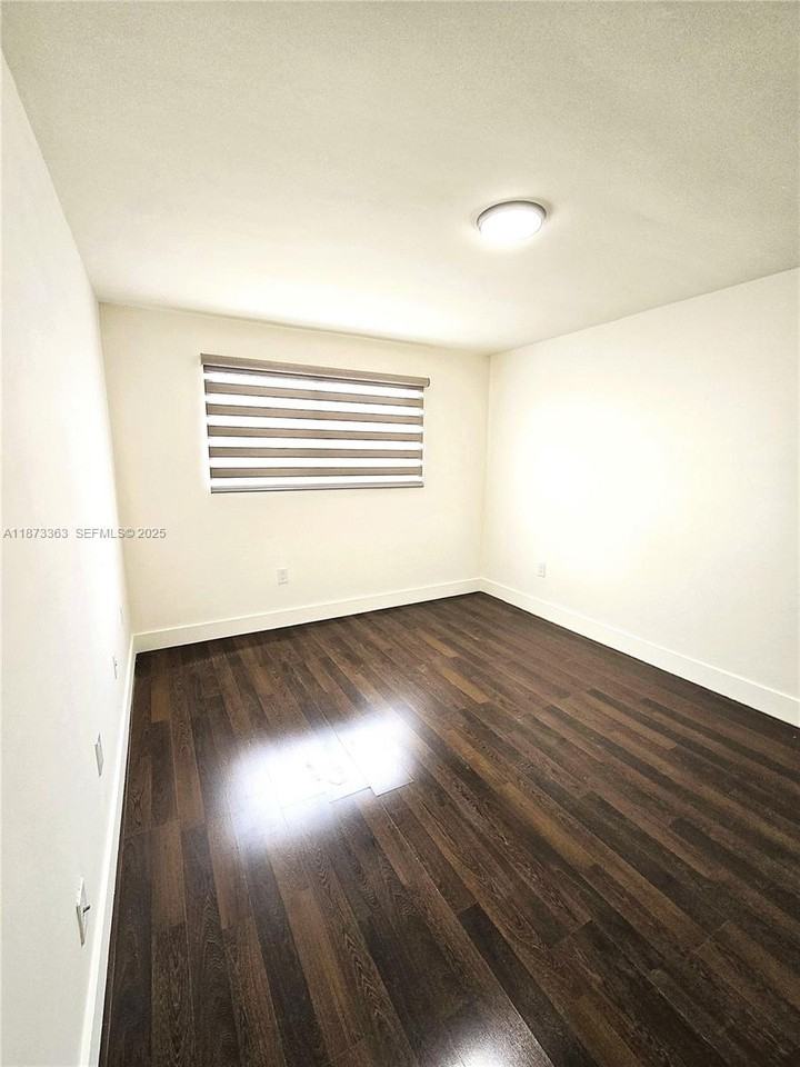 8517 Northwest 7th Street #401 - Photo 5 of 27