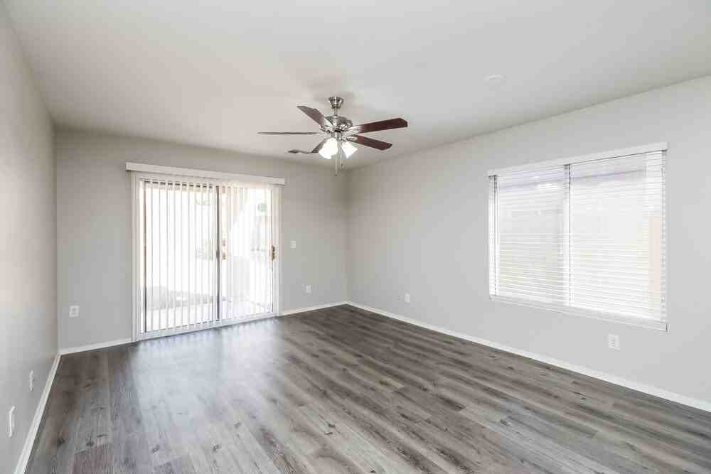 11834 W Sunnyside Dr - Photo 5 of 16