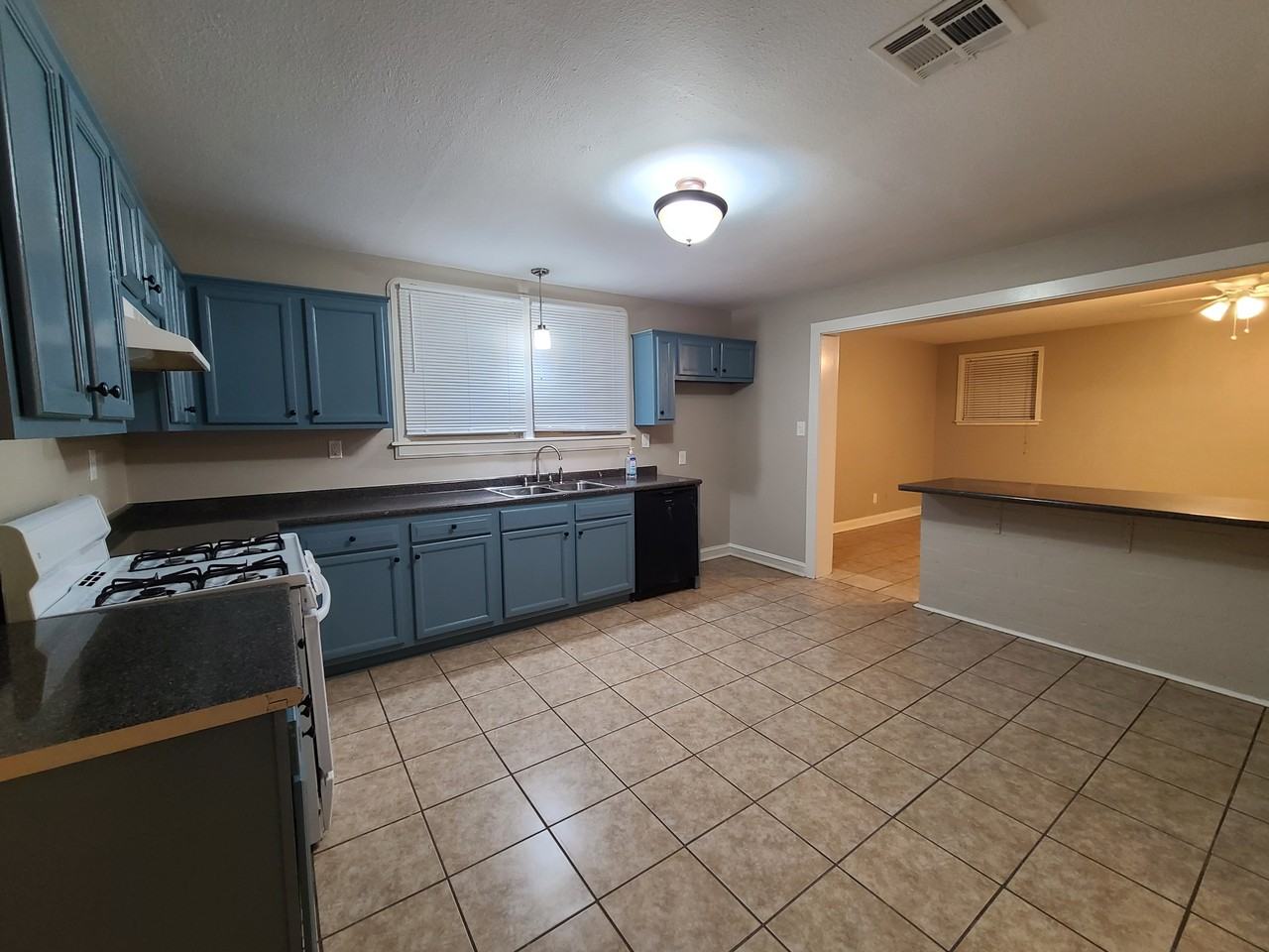 1912 Ree Rd #1912 - Photo 3 of 11