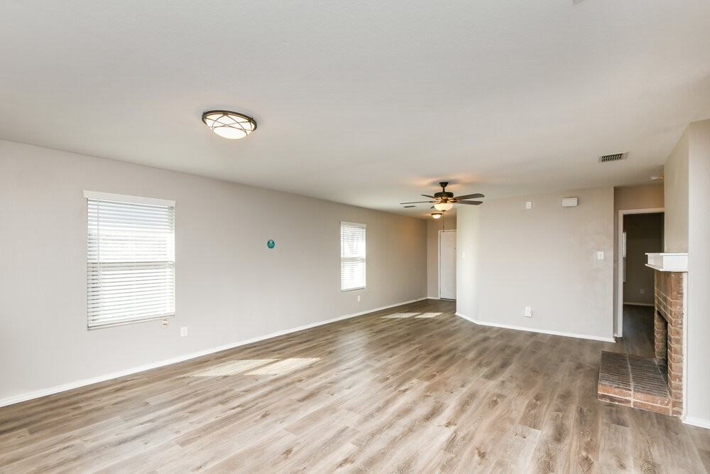 1433 Lauren Dr - Photo 4 of 16