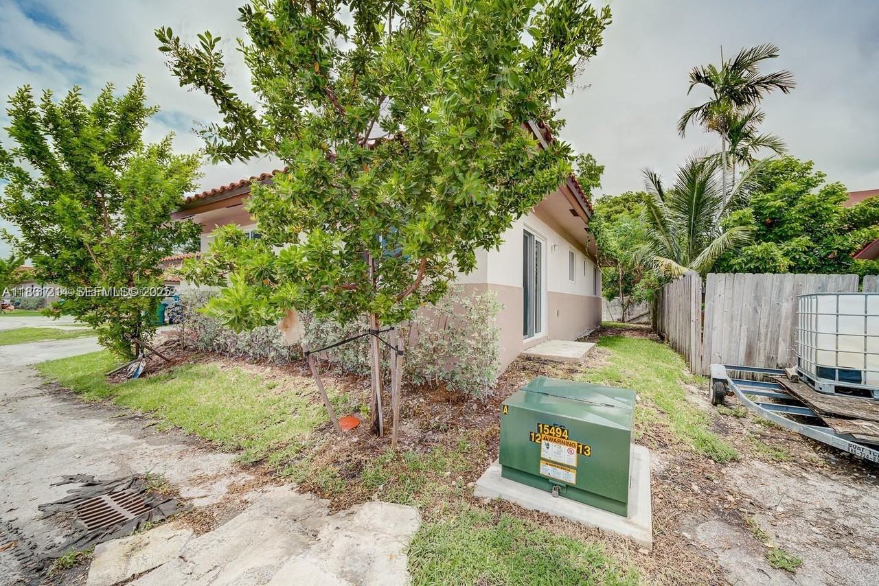 14752 Northeast 7th Avenue #14752 - Photo 4 of 9