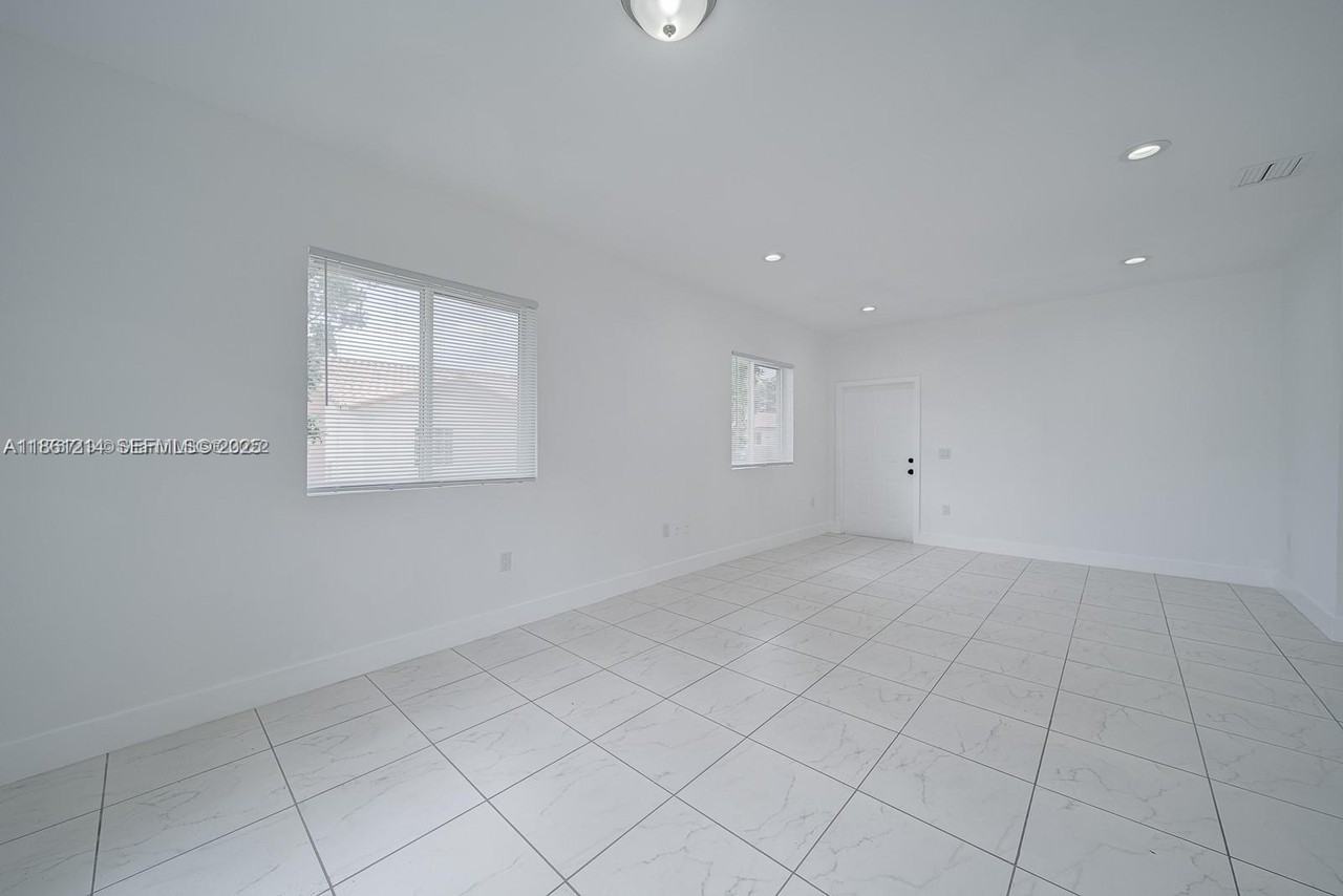 14752 Northeast 7th Avenue #14752 - Photo 6 of 9