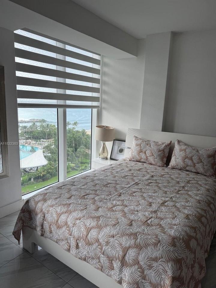 10275 Collins Avenue #1004 - Photo 5 of 36