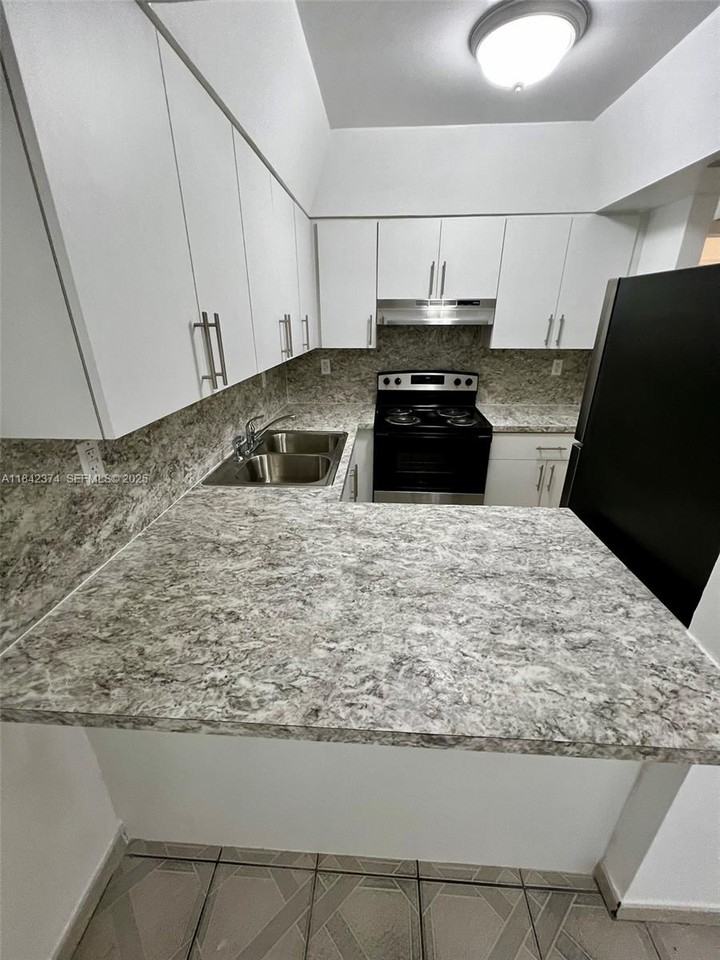 2600 Northwest 14th Street #6 - Photo 2 of 15