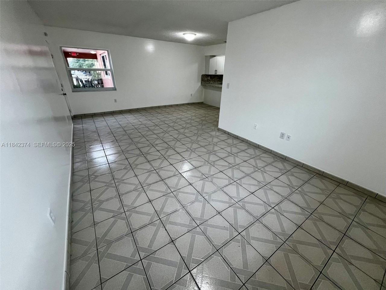 2600 Northwest 14th Street #6 - Photo 4 of 15