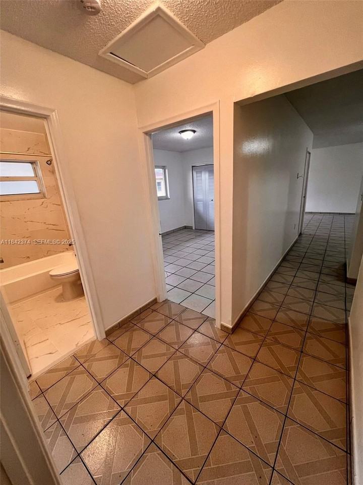 2600 Northwest 14th Street #6 - Photo 5 of 15