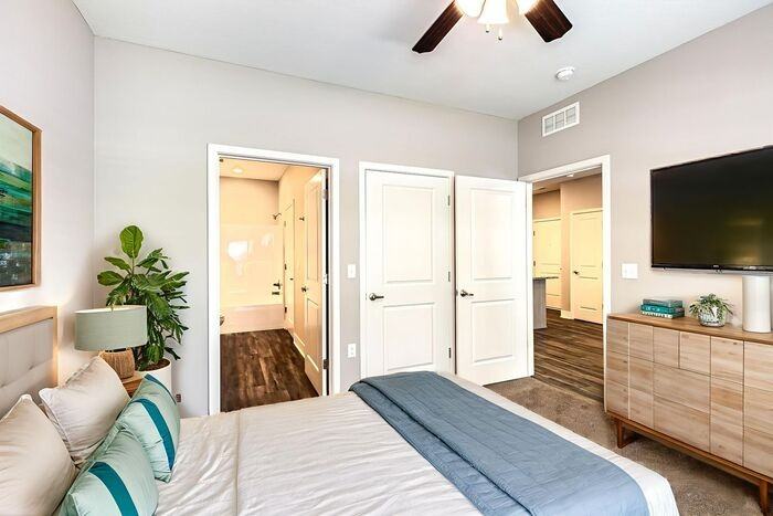 5731 Ne 80th Ter #1A - Photo 4 of 16