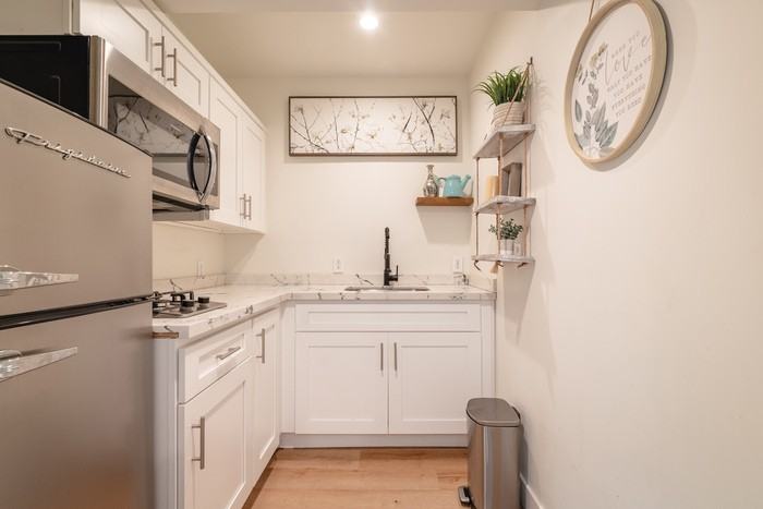 18332 Delano St #3 - Photo 4 of 17