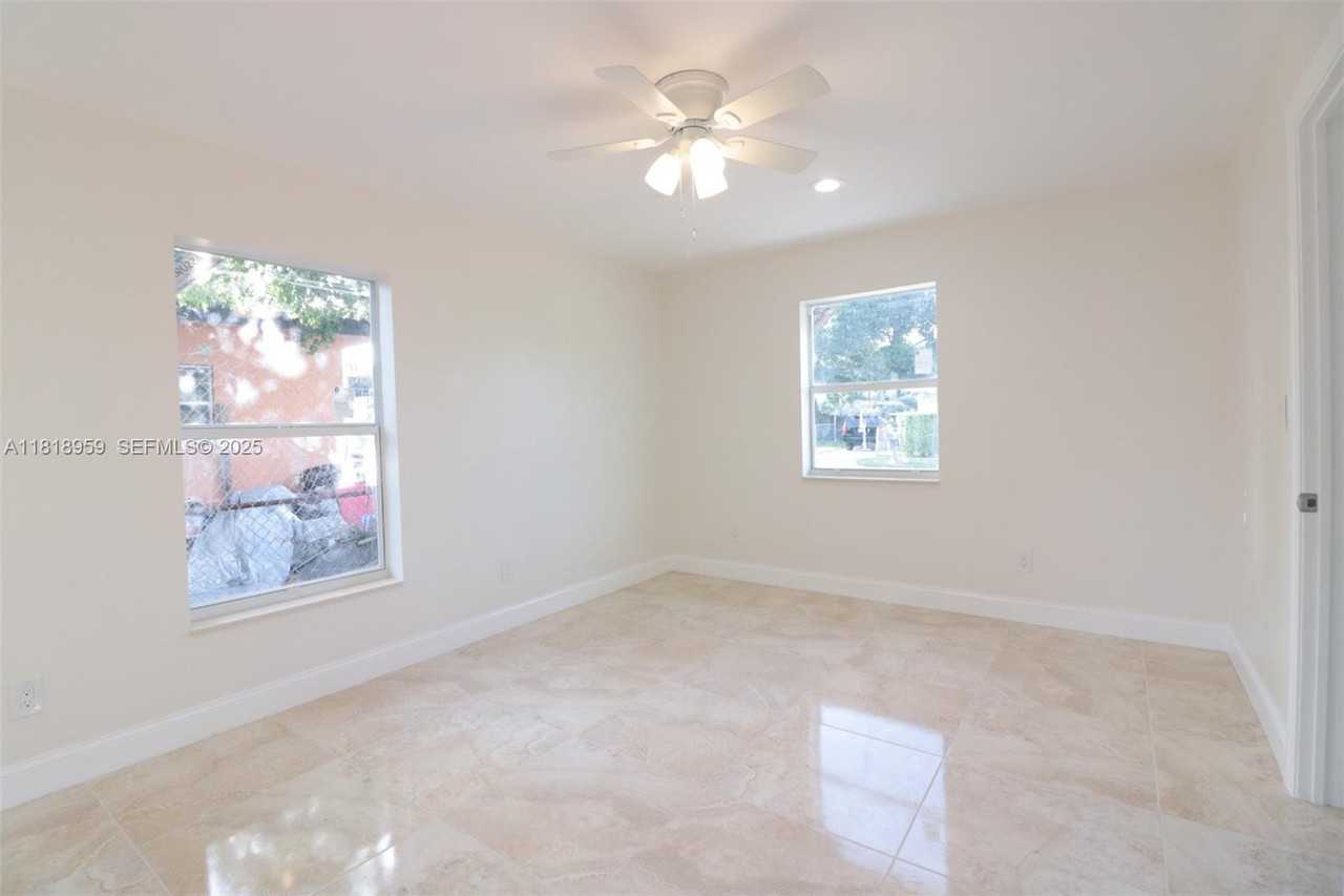 3014 Northwest 6th Street - Photo 6 of 28