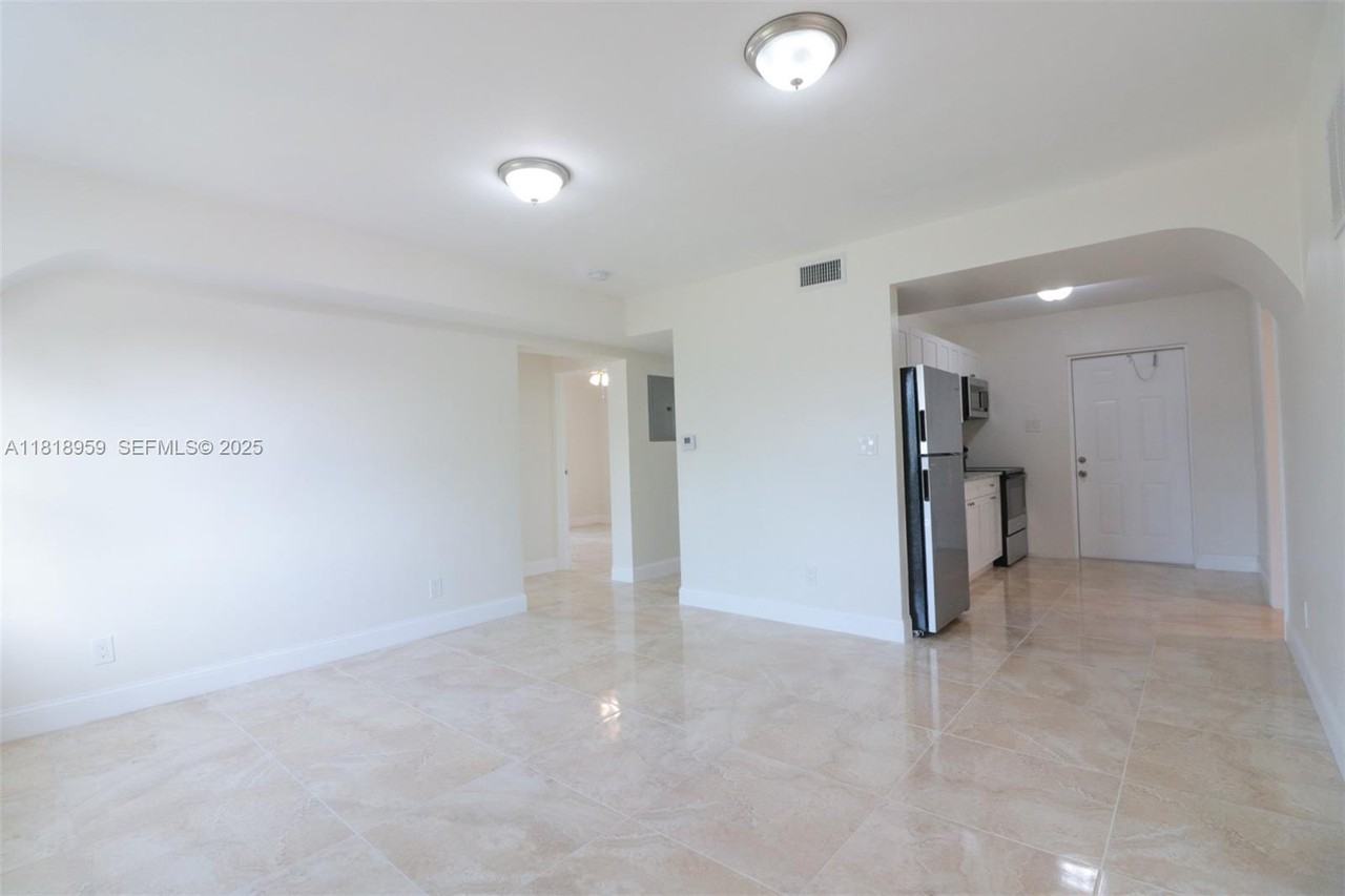 3014 Northwest 6th Street - Photo 7 of 28