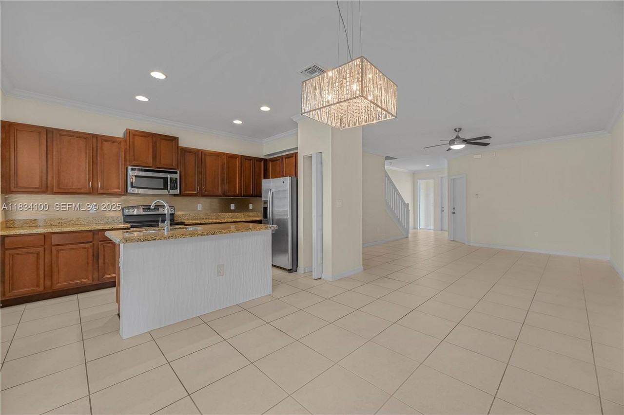 3345 Northwest 11th Avenue #3345 - Photo 2 of 33