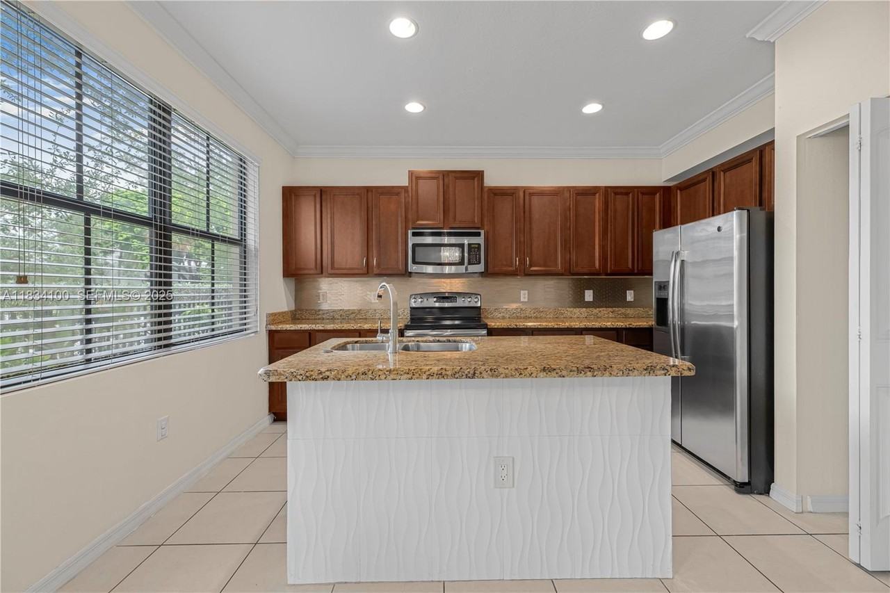 3345 Northwest 11th Avenue #3345 - Photo 3 of 33