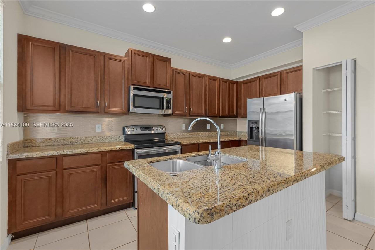 3345 Northwest 11th Avenue #3345 - Photo 4 of 33