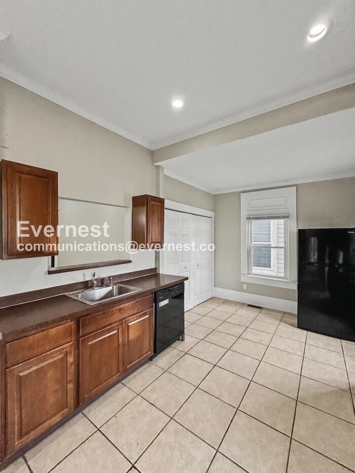 1304 Oakwood Ave - Photo 4 of 24