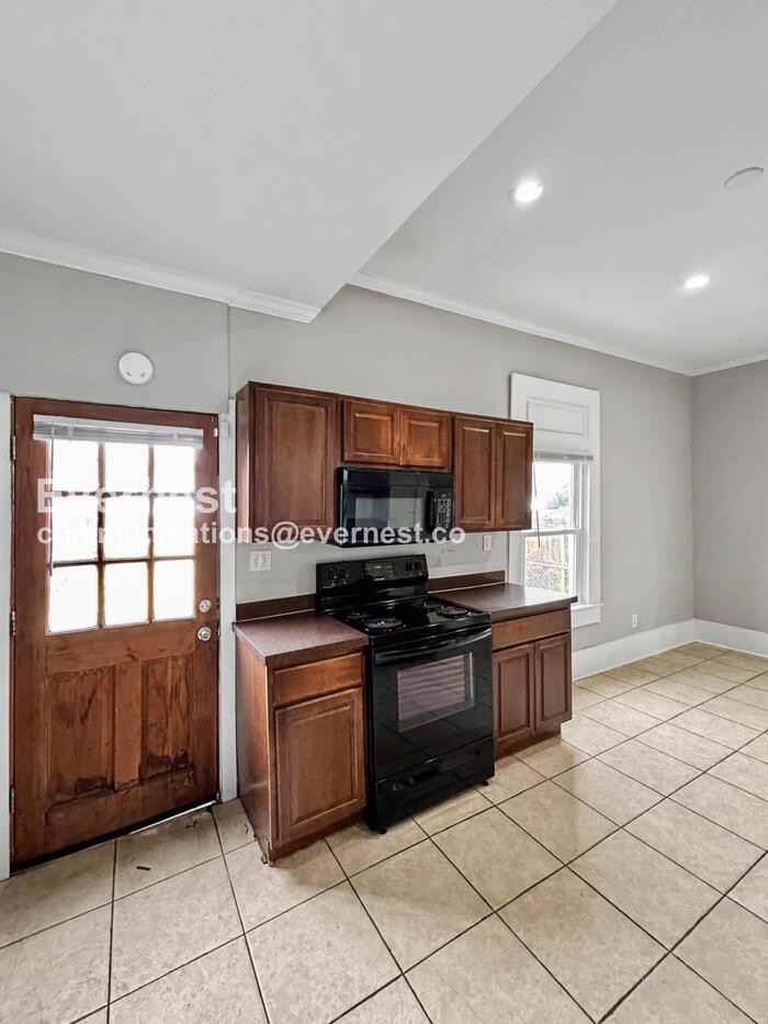 1304 Oakwood Ave - Photo 5 of 24