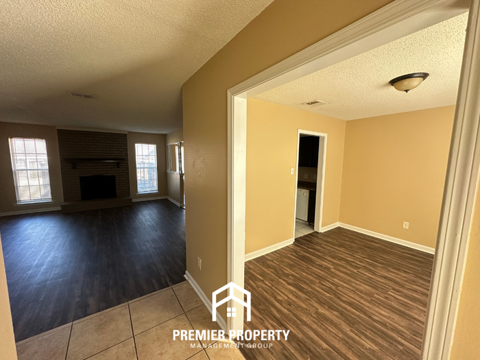 6752 Valley Bend Dr - Photo 2 of 24