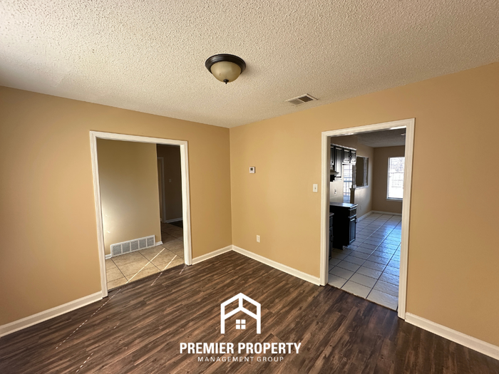 6752 Valley Bend Dr - Photo 4 of 24