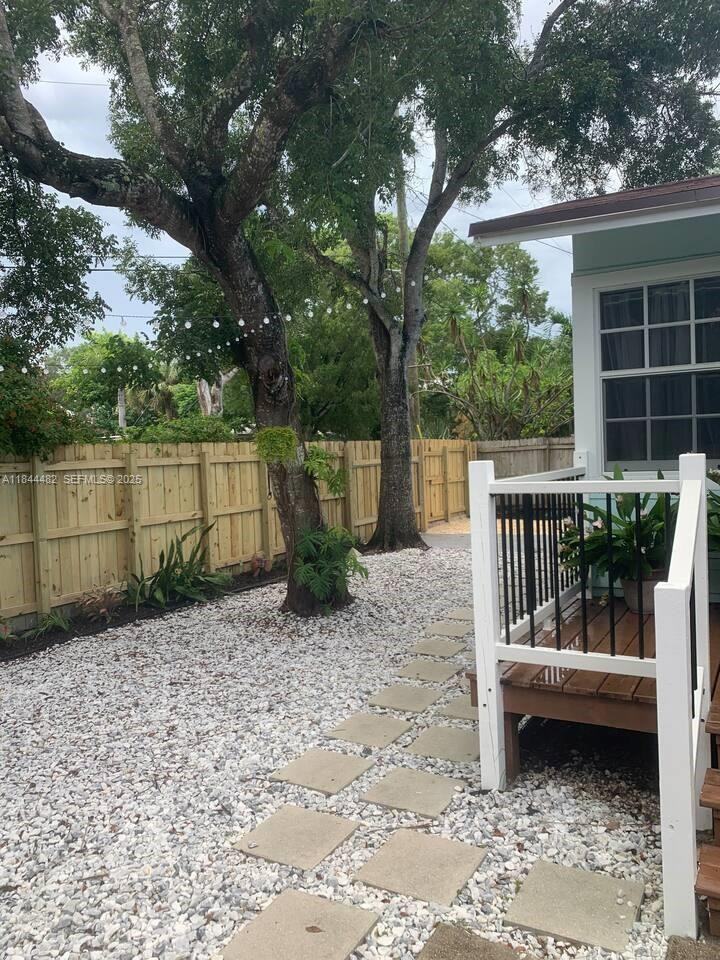 328 Southwest 12th Avenue - Photo 5 of 13