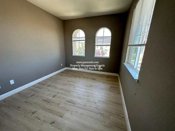 10942 Sea Hawk Ct - Photo 2 of 13