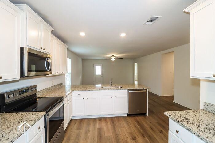 141 Stratton Ln - Photo 3 of 24