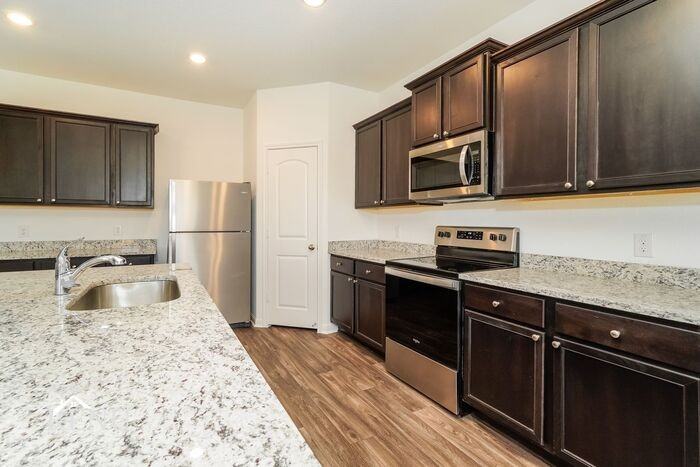 121 Stratton Ln - Photo 6 of 25