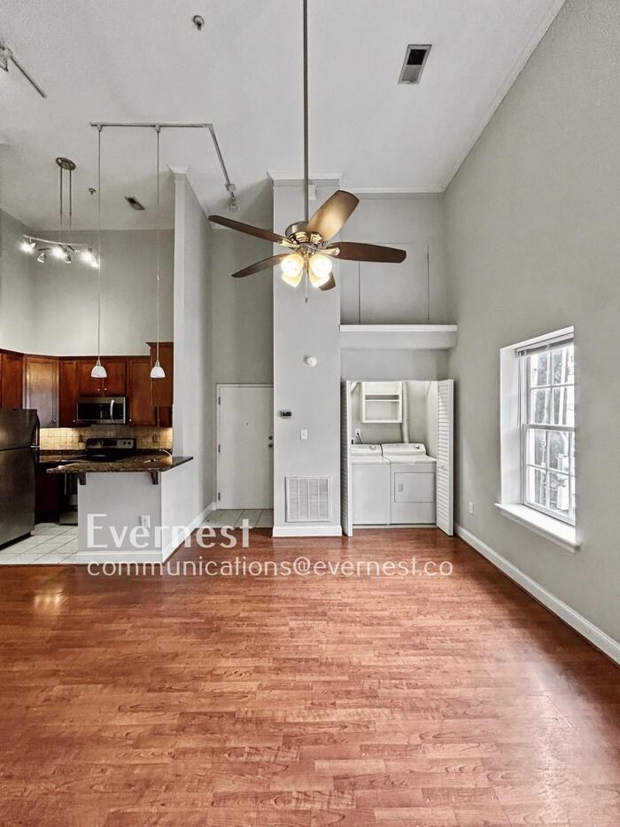 2418 E Franklin St #U104 - Photo 4 of 18