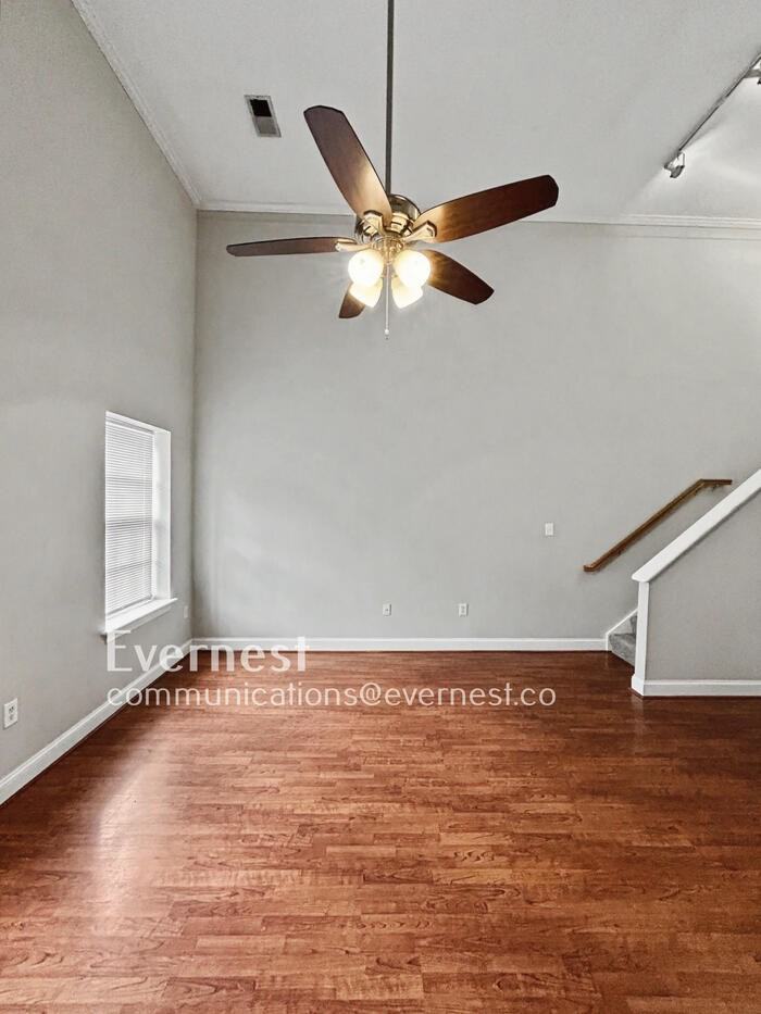 2418 E Franklin St #U104 - Photo 5 of 18