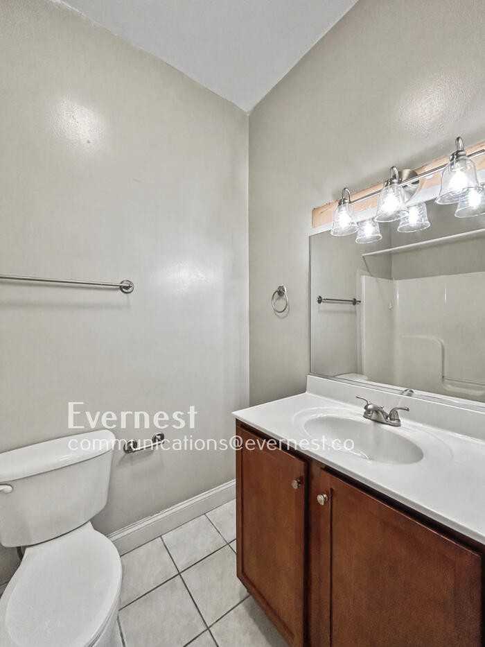 2418 E Franklin St #U104 - Photo 6 of 18