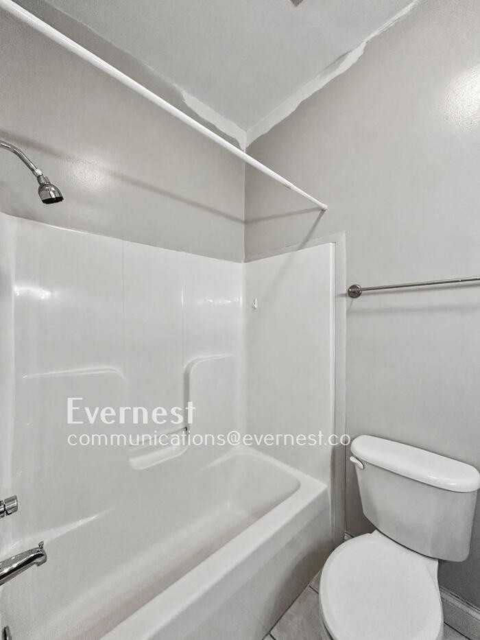 2418 E Franklin St #U104 - Photo 7 of 18