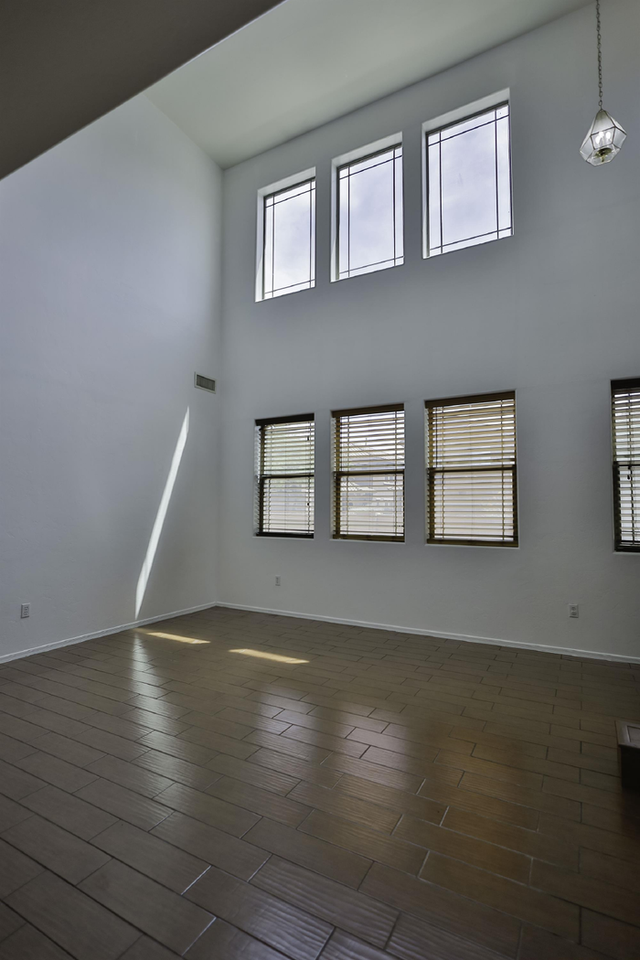 54 W Camino Cuesta Abajo - Photo 5 of 39