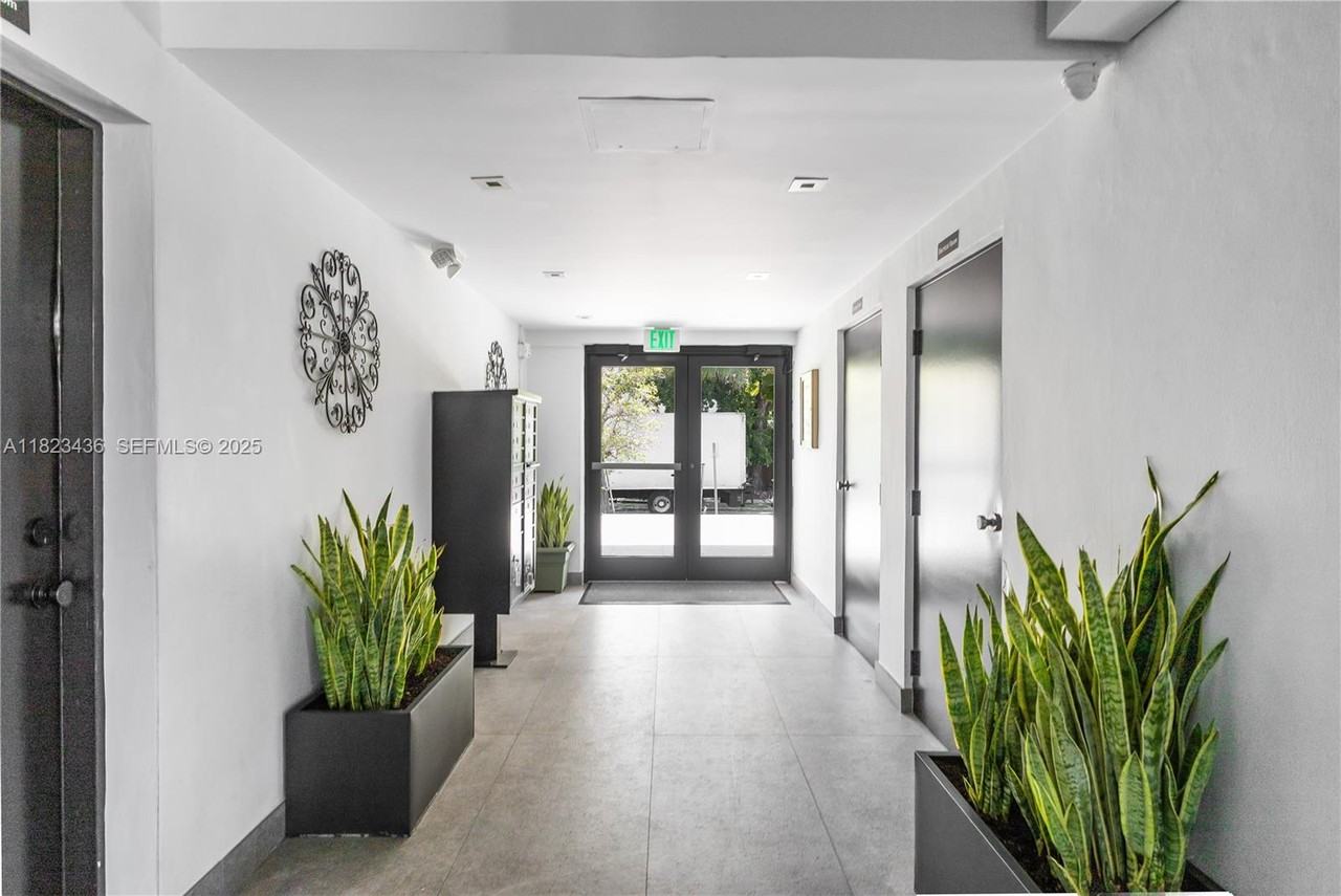 1840 Jefferson Avenue #103 - Photo 3 of 39