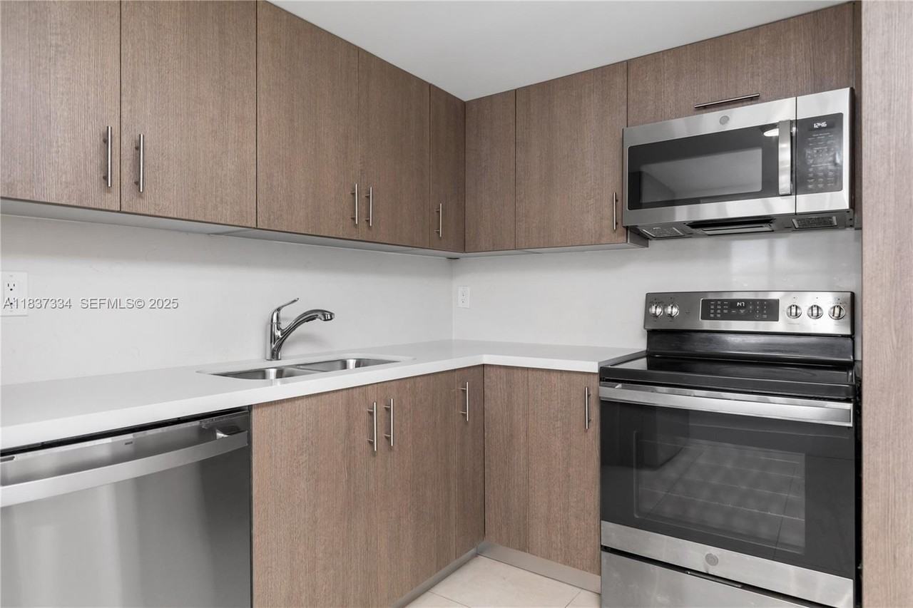 1901 Brickell Court - Photo 2 of 4