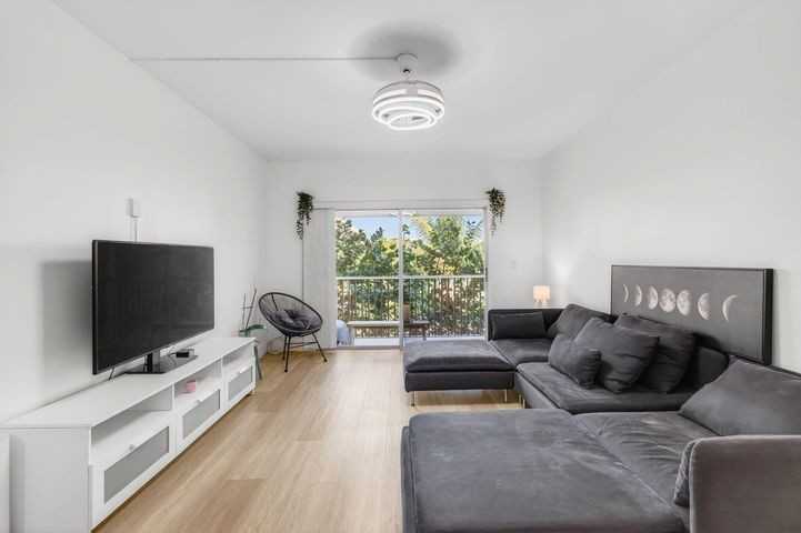 50 Southwest 3rd Avenue - Photo 7 of 9