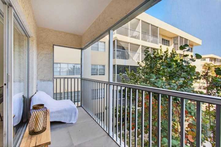 50 Southwest 3rd Avenue - Photo 3 of 9