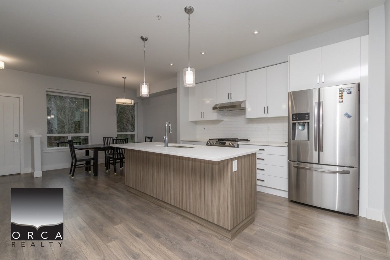 7816 204 St - Photo 3 of 26