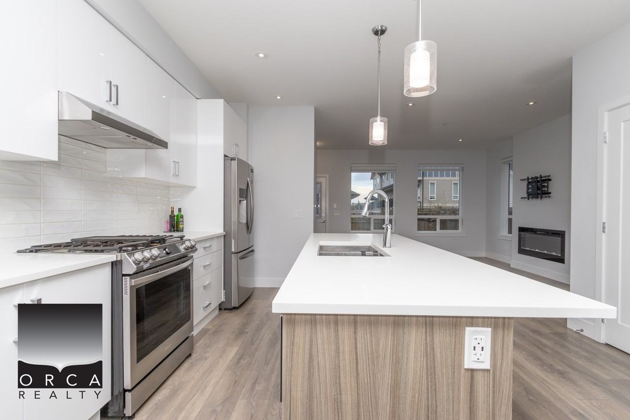 7816 204 St - Photo 7 of 26