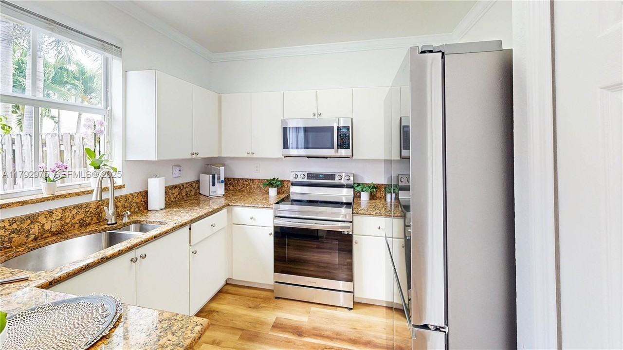 11866 Southwest 152nd Place - Photo 6 of 41