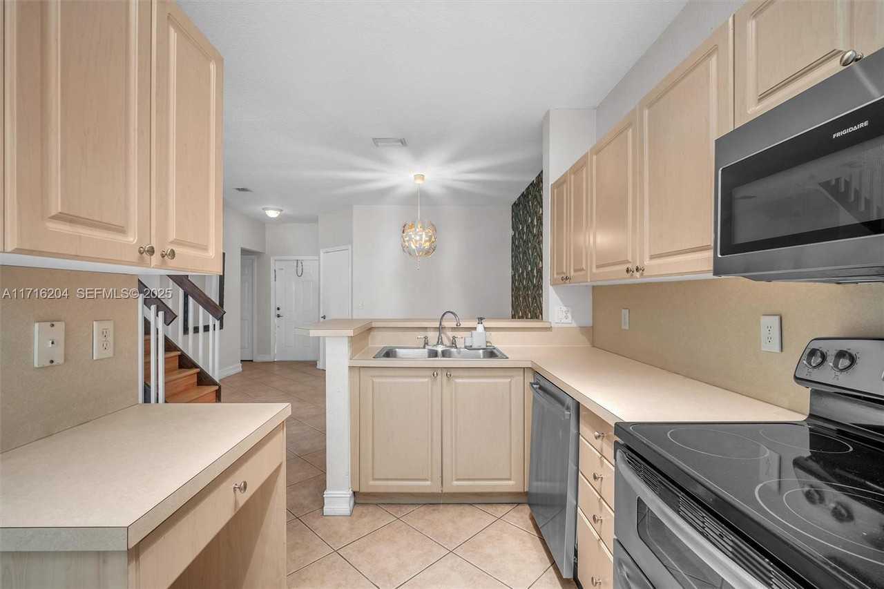 3981 Northwest 90th Way - Photo 3 of 38