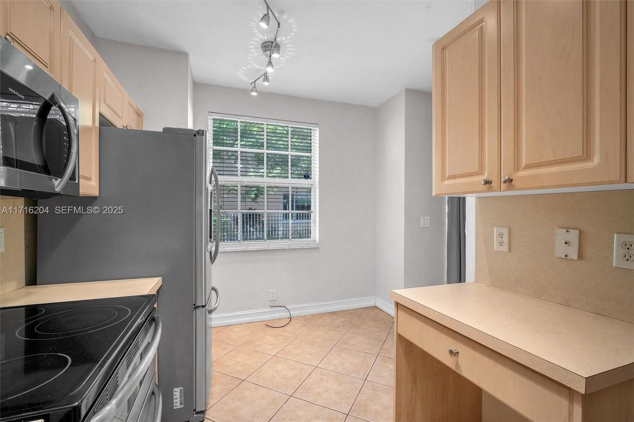 3981 Northwest 90th Way - Photo 4 of 38