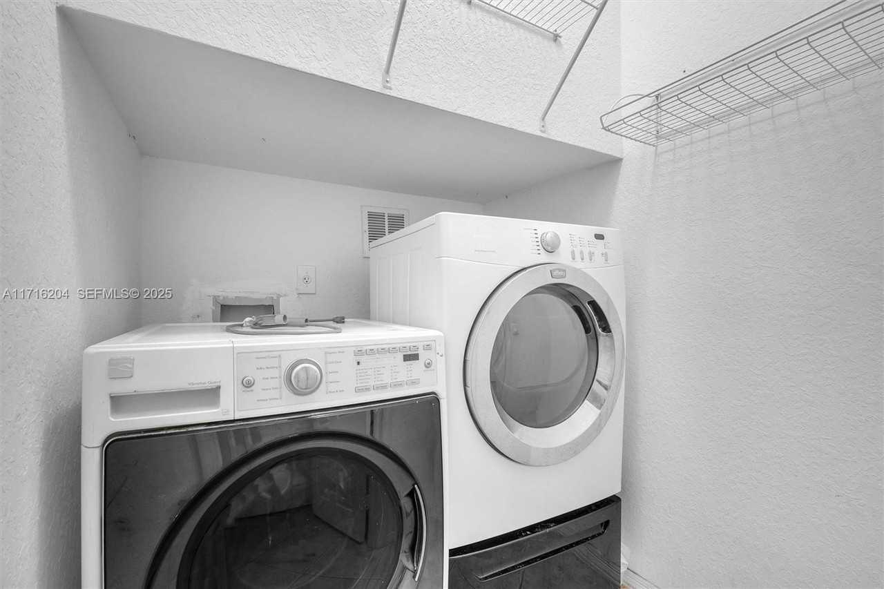 3981 Northwest 90th Way - Photo 6 of 38