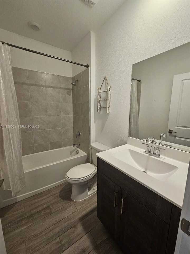 1028 Southeast 23rd Avenue #0 - Photo 2 of 16