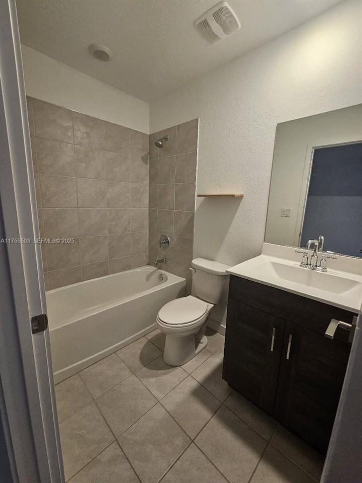 1028 Southeast 23rd Avenue #0 - Photo 3 of 16