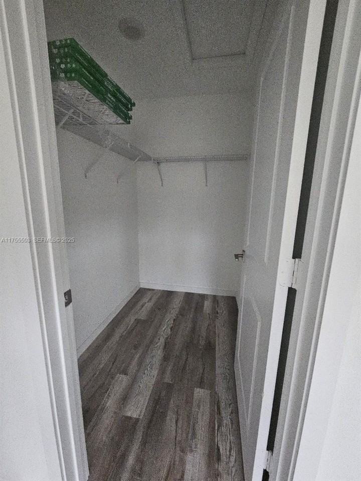 1028 Southeast 23rd Avenue #0 - Photo 5 of 16